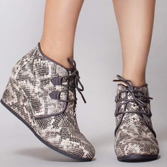 toms snakeskin booties